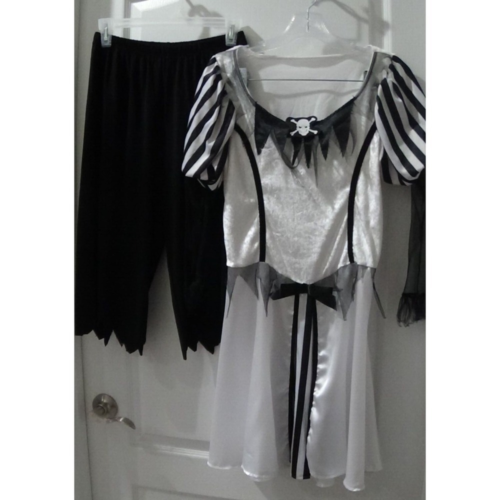 Pirate Costume Ladie's Women's Two-Piece Size SMALL Halloween Cosplay #346